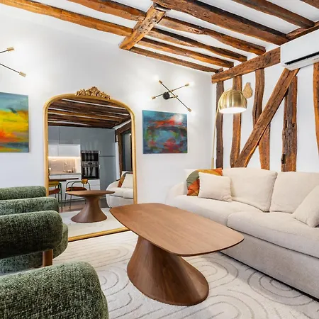 Elegant And New Apartman