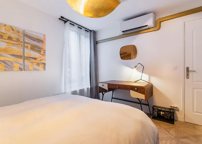 Elegant And New 아파트