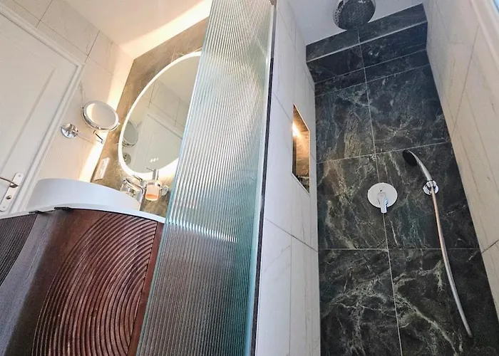 아파트 Elegant And New